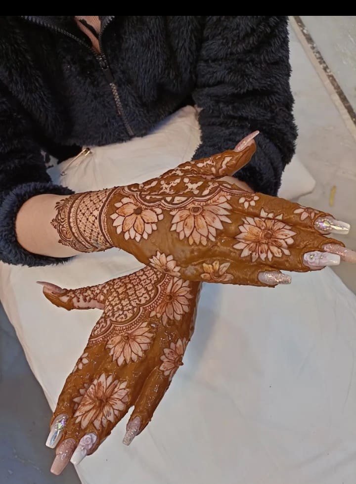 Mehndi by Naaz