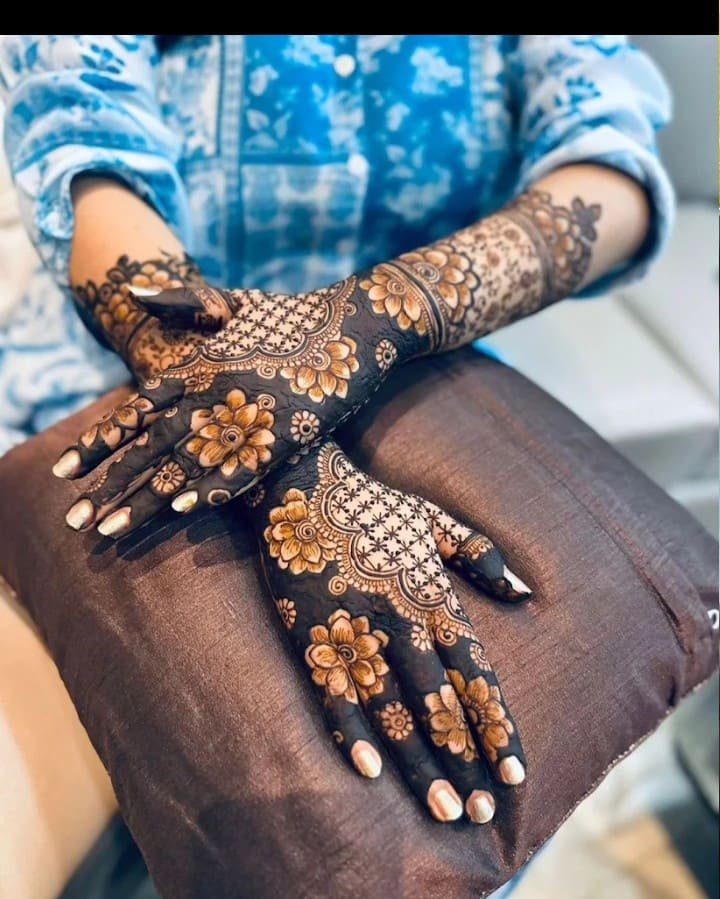 Mehndi by Naaz