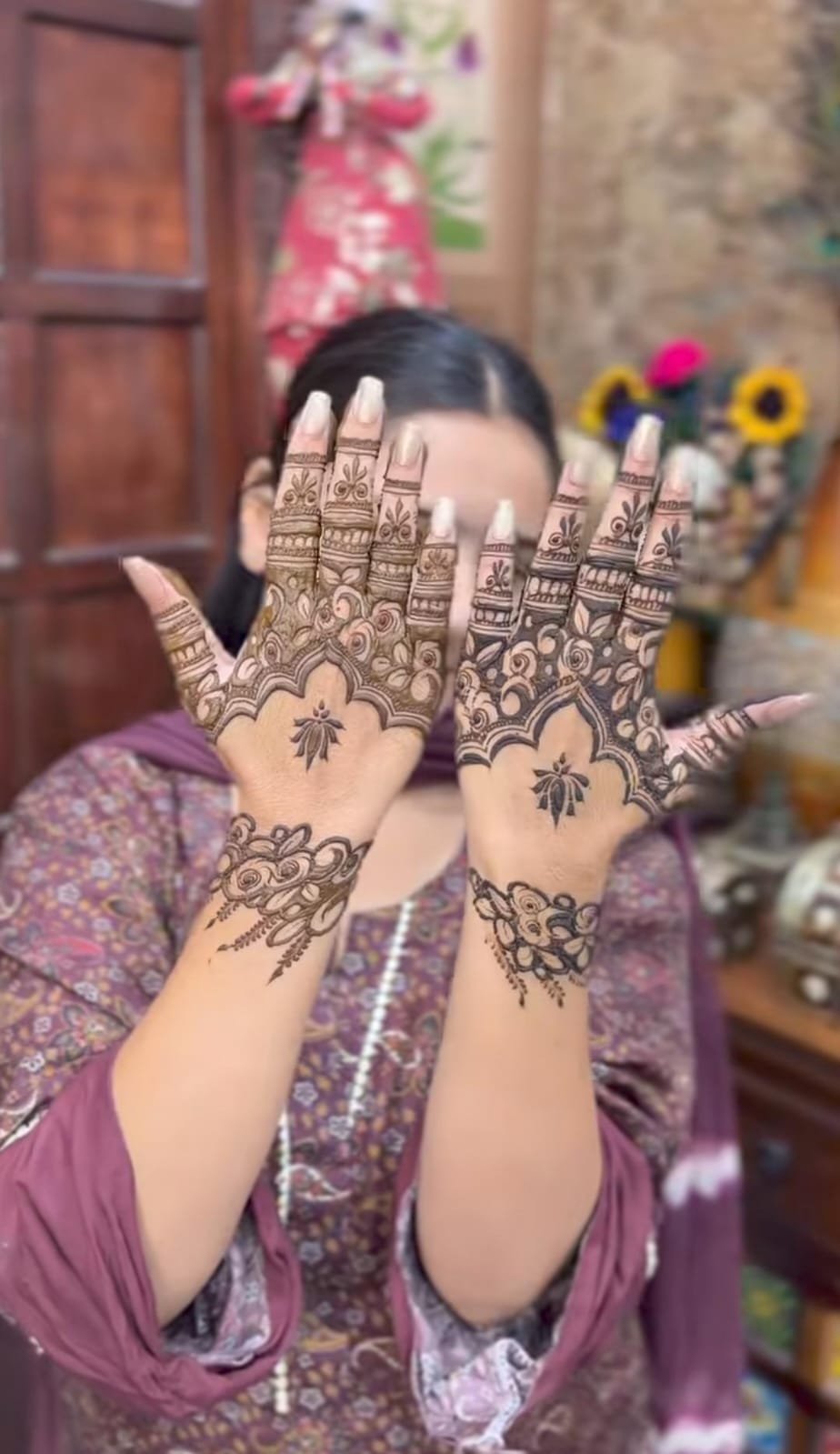 Nahan Mehndi Artist
